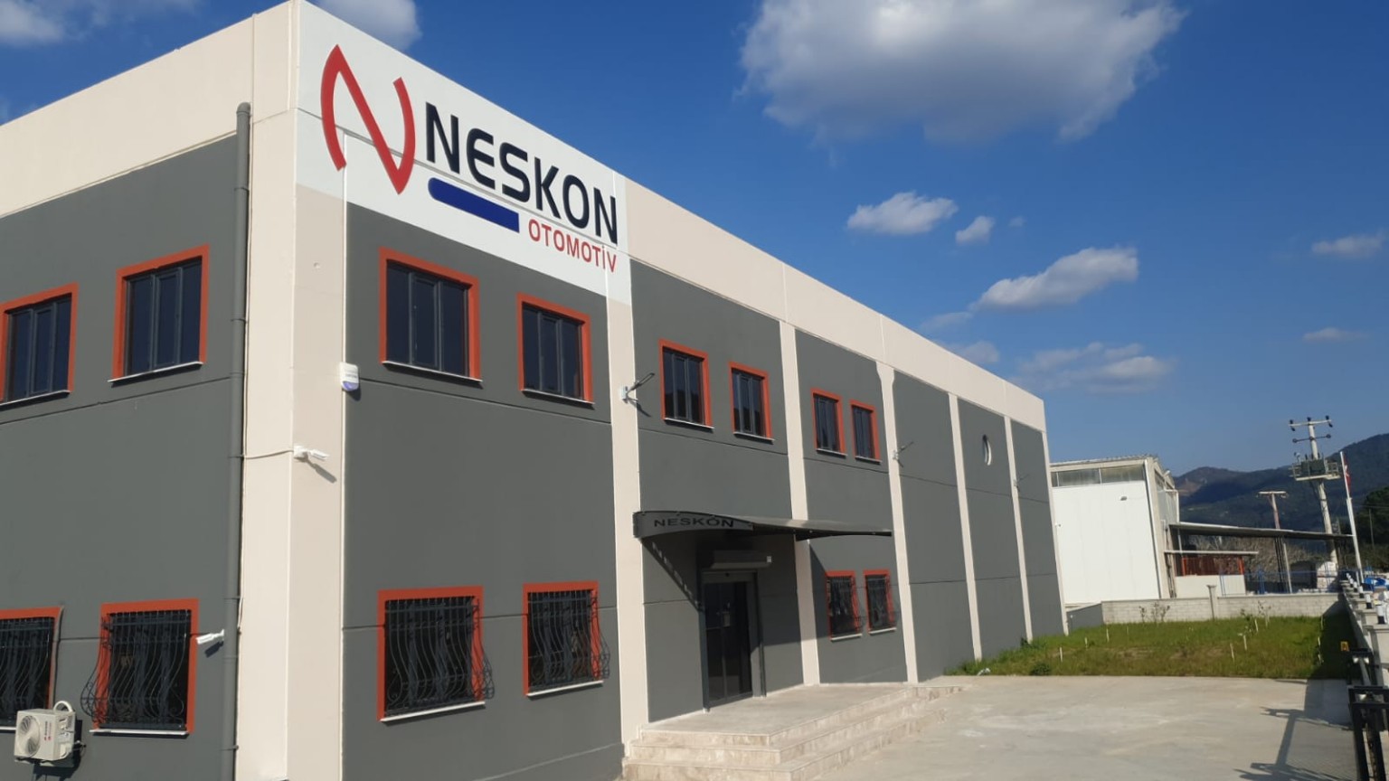 Neskon Otomotiv Deposu dış cephe